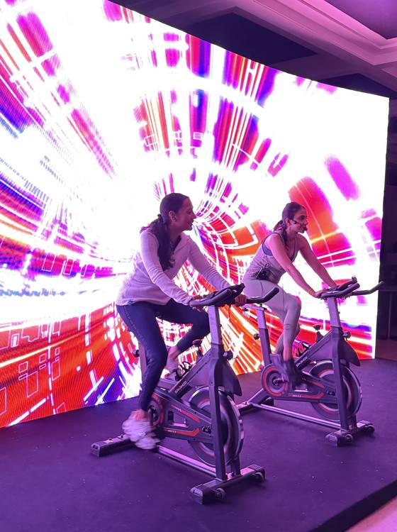 Immersive spinning